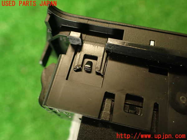 2UPJ-30306308]BMW M4 クーペ(3C30)(F82)スイッチ3 (DSC OFF、ソナー他) 中古_m0004.jpg