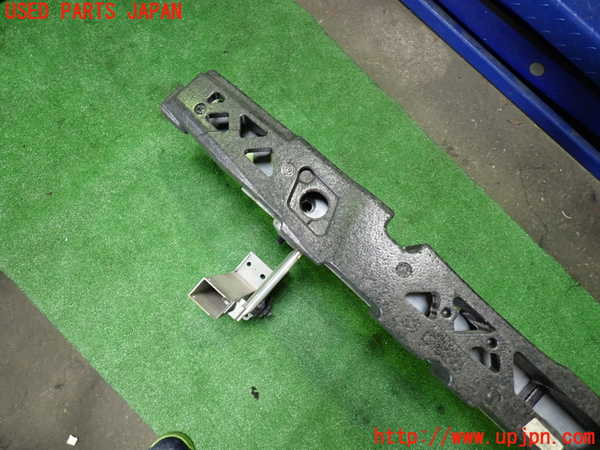 1UPJ-30321014]BMW 528i(FR30 F10)フロントバンパーホースメント 中古_m0003.jpg