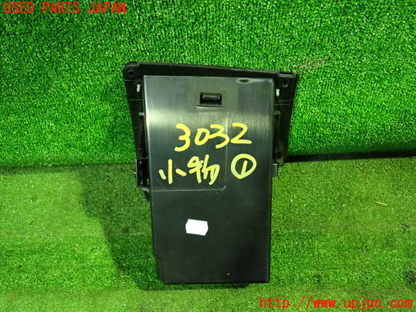 1UPJ-30327841]BMW 528i(FR30 F10)小物入れ1 中古_m0003.jpg