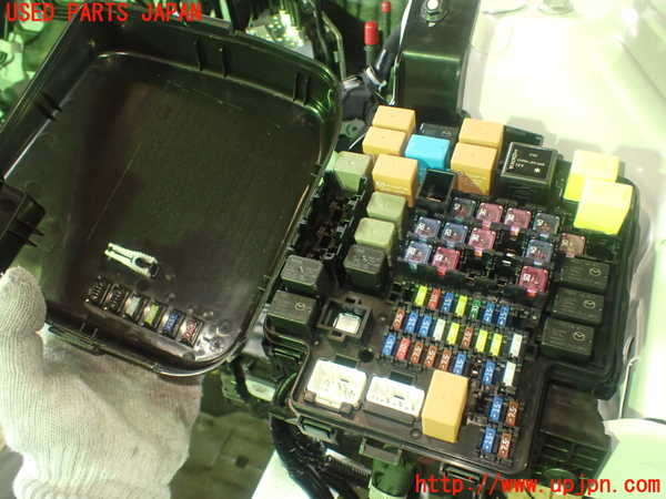 5UPJ-30336741]MAZDA2(デミオ)(DJLFS)ヒューズボックス1 中古_m0002.jpg