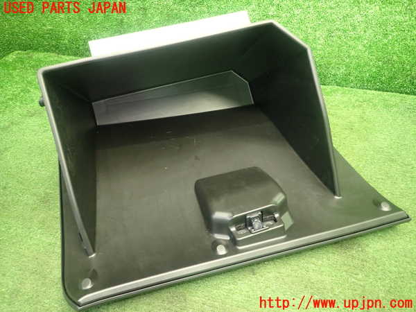 5UPJ-30337516]MAZDA2(デミオ)(DJLFS)グローブボックス1 中古_m0005.jpg