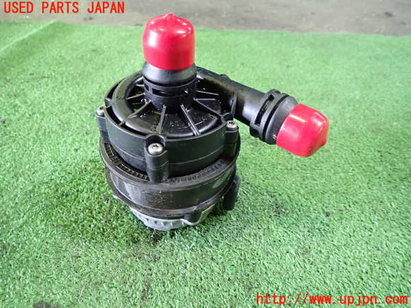 5UPJ-30342110]ベンツ C200 W205(205042C)ウォーターポンプ 中古_m0001.jpg