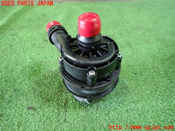 5UPJ-30342110]ベンツ C200 W205(205042C)ウォーターポンプ 中古_m0002.jpg