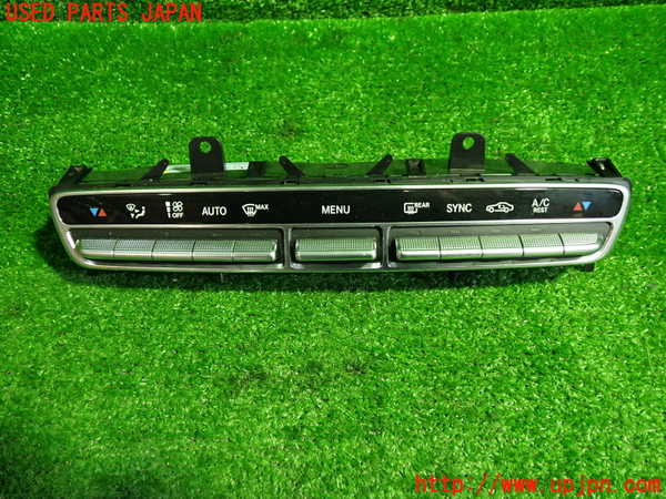 1UPJ-30346066]ベンツ C200 W205(205042C)エアコンスイッチ1 中古_m0001.jpg