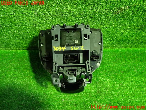 1UPJ-30346307]ベンツ C200 W205(205042C)スイッチ2 (ナビメニュー等) 中古_m0003.jpg