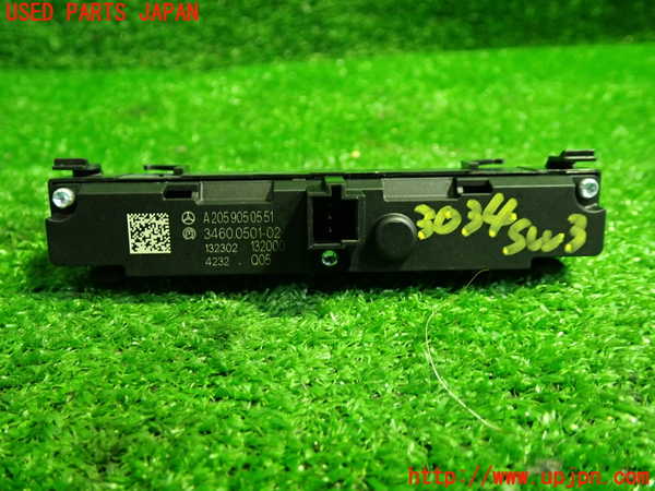 1UPJ-30346308]ベンツ C200 W205(205042C)スイッチ3 (ソナー他) 中古_m0002.jpg