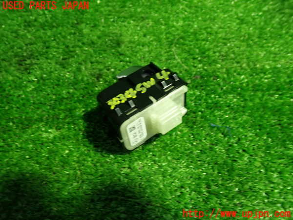 1UPJ-30346309]ベンツ C200 W205(205042C)スイッチ4 (トランク) 中古_m0002.jpg