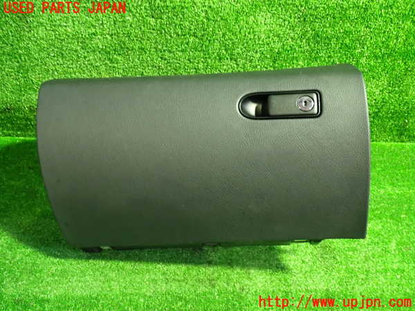 1UPJ-30347516]ベンツ C200 W205(205042C)グローブボックス1 中古_m0001.jpg