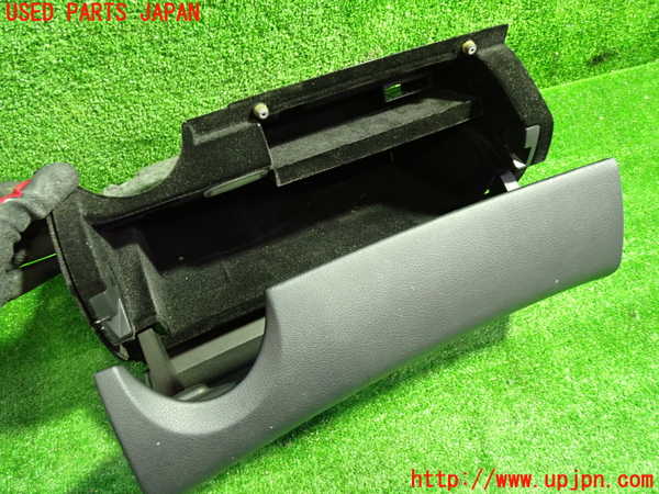 1UPJ-30347516]ベンツ C200 W205(205042C)グローブボックス1 中古_m0002.jpg