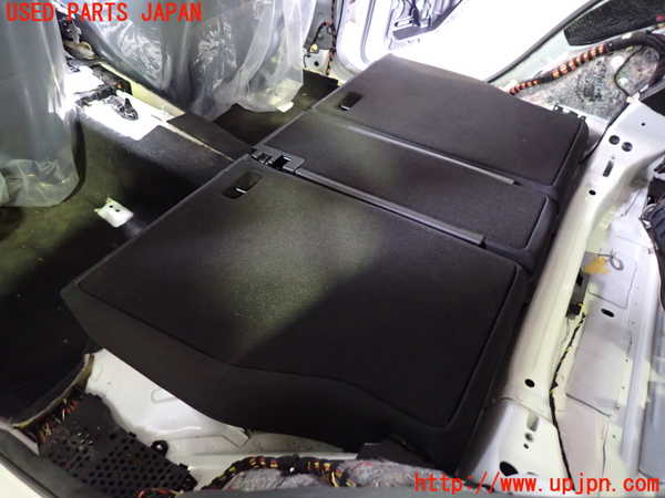 1UPJ-30347385]ベンツ C200 W205(205042C)リアシート 中古_m0004.jpg
