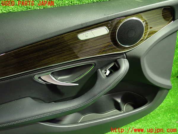 1UPJ-30341264]ベンツ C200 W205(205042C)左前ドア内張り 中古_m0002.jpg