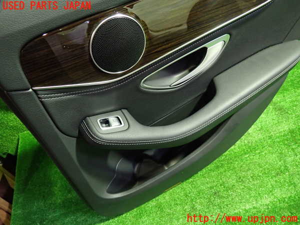 1UPJ-30341294]ベンツ C200 W205(205042C)右後ドア内張り 中古_m0002.jpg