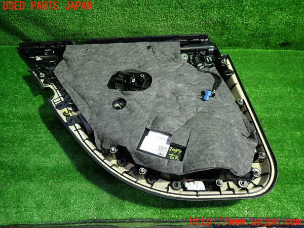 1UPJ-30341294]ベンツ C200 W205(205042C)右後ドア内張り 中古_m0003.jpg