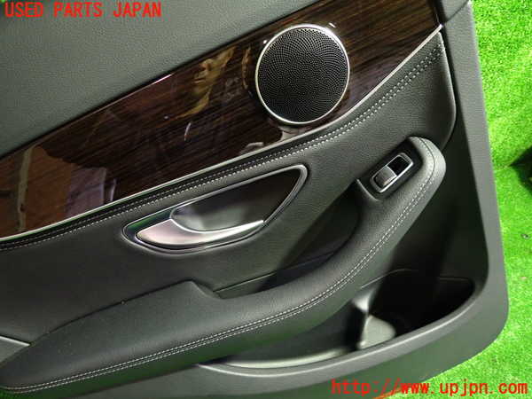 1UPJ-30341324]ベンツ C200 W205(205042C)左後ドア内張り 中古_m0002.jpg