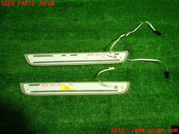 1UPJ-30347740]ベンツ C200 W205(205042C)スカッフプレート 中古_m0002.jpg