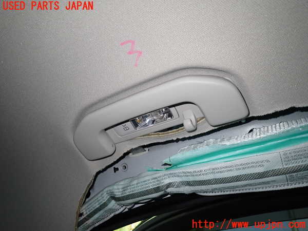 5UPJ-30346413]ベンツ C200 W205(205042C)ルームランプ3 (2列目左) 中古_m0001.jpg