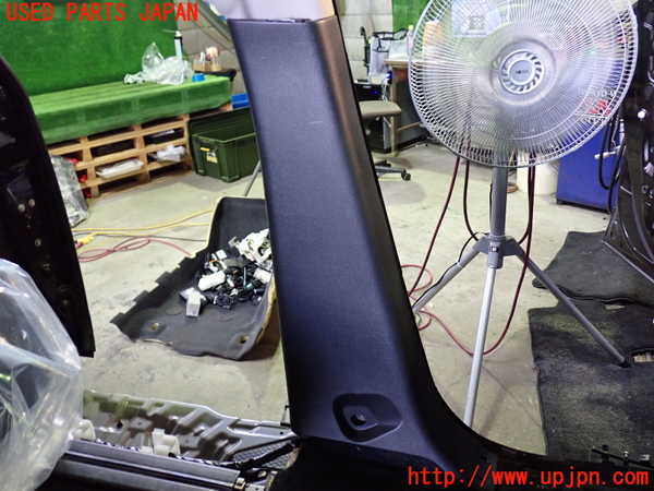 5UPJ-30377670]エルグランド(TE52)左センターピラートリム 中古_m0003.jpg