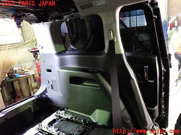 1UPJ-30377680]エルグランド(TE52)左リアピラートリム 中古_m0001.jpg