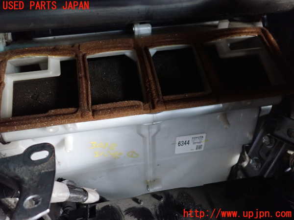 2UPJ-30386081]クラウン エステート(JZS171W)エバポレーター1 中古_m0001.jpg