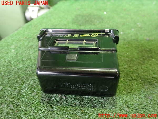 2UPJ-30387821]クラウン エステート(JZS171W)灰皿1 中古_m0002.jpg