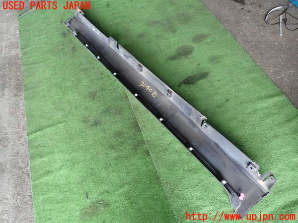 1UPJ-30401390]スカイライン(YV37)右サイドステップ 中古_m0005.jpg