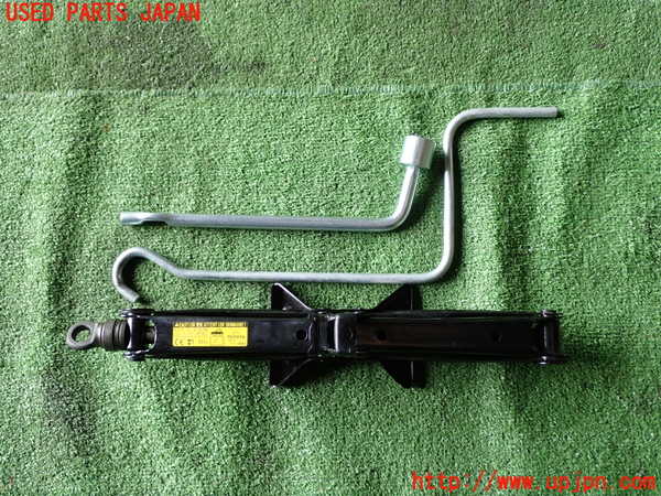 1UPJ-30407805]スカイライン(YV37)車載工具 中古_m0001.jpg