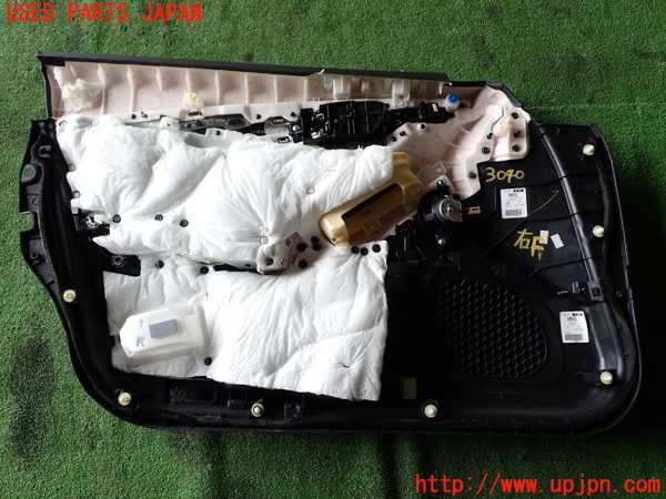 1UPJ-30401234]スカイライン(YV37)右前ドア内張り 中古_m0005.jpg