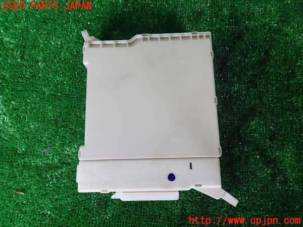 1UPJ-30436741]エスティマハイブリッド(AHR20W)ヒューズボックス1 中古_m0002.jpg