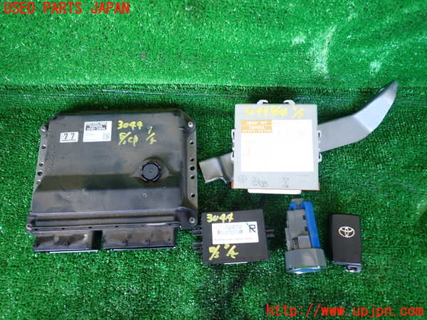 1UPJ-30446110]エスティマハイブリッド(AHR20W)エンジンコンピューター 中古_m0001.jpg