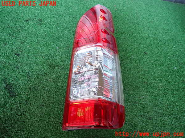 2UPJ-30451530]ハイエースバン200系(TRH200V)右テールランプ 中古_m0001.jpg