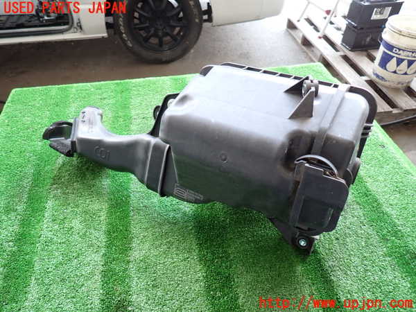 2UPJ-30452560]ハイエースバン200系(TRH200V)エアクリーナーボックス 中古_m0001.jpg