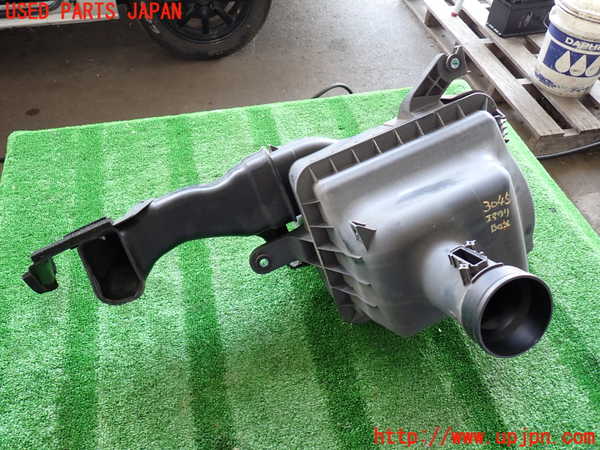 2UPJ-30452560]ハイエースバン200系(TRH200V)エアクリーナーボックス 中古_m0003.jpg