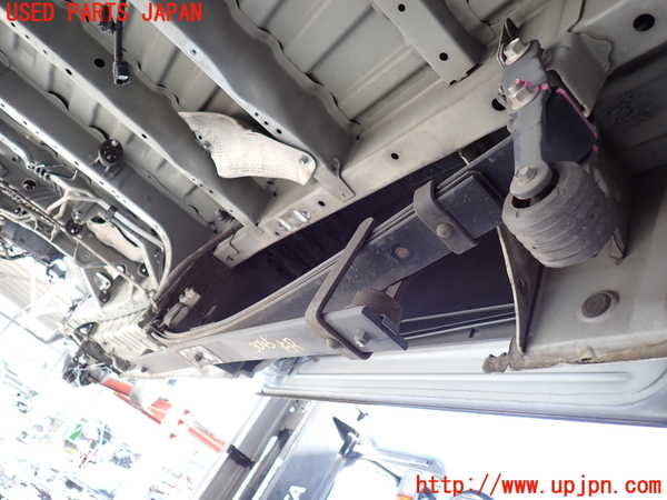 2UPJ-30455100]ハイエースバン200系(TRH200V)右リアスプリング 中古_m0001.jpg