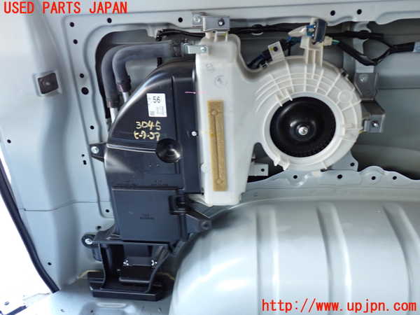 2UPJ-30456100]ハイエースバン200系(TRH200V)ヒーターコア 中古_m0001.jpg