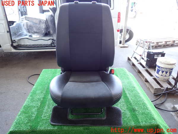 2UPJ-30457035]ハイエースバン200系(TRH200V)運転席シート 中古_m0001.jpg