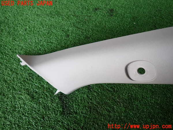 5UPJ-30457655]ハイエースバン200系(TRH200V)右フロントピラートリム 中古_m0003.jpg