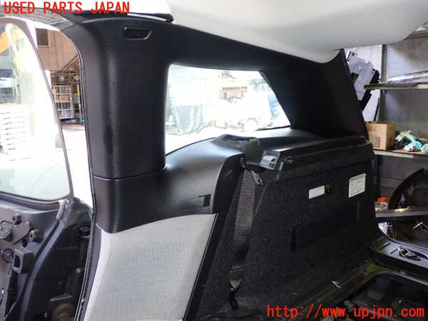 2UPJ-30467675]BMW i3(1Z06)(I01)右リアピラートリム 中古_m0001.jpg