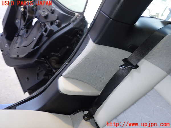 2UPJ-30467675]BMW i3(1Z06)(I01)右リアピラートリム 中古_m0002.jpg