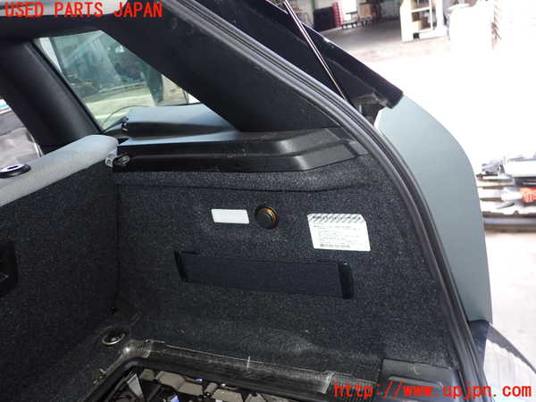 2UPJ-30467675]BMW i3(1Z06)(I01)右リアピラートリム 中古_m0003.jpg