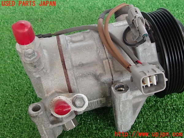 2UPJ-30486025]ヤリス(YARIS)(KSP210)エアコンコンプレッサー 中古_m0005.jpg