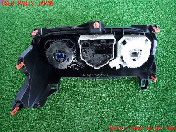 2UPJ-30486066]ヤリス(YARIS)(KSP210)エアコンスイッチ1 中古_m0002.jpg