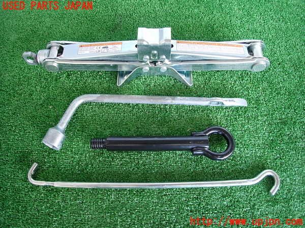 2UPJ-30487805]ヤリス(YARIS)(KSP210)車載工具 中古_m0001.jpg