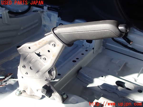5UPJ-30487550]ヤリス(YARIS)(KSP210)サイドブレーキレバー 中古_m0001.jpg
