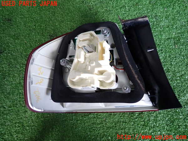 2UPJ-30521530]BMW 320i(PG20)(E90)右テールランプ 中古_m0003.jpg