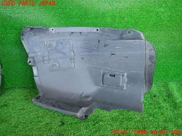 2UPJ-30521090]BMW 320i(PG20)(E90)右前フェンダーライナー 中古_m0005.jpg