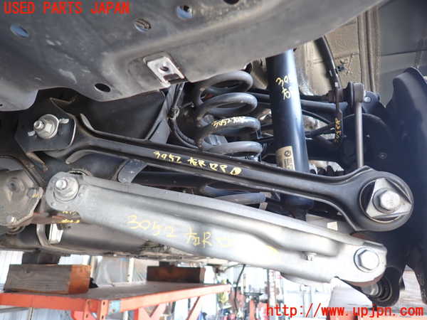 2UPJ-30525200]BMW 320i(PG20)(E90)右リアロアアーム1 中古_m0001.jpg