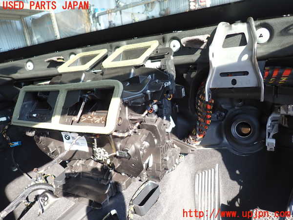 2UPJ-30526081]BMW 320i(PG20)(E90)エバポレーター1 中古_m0002.jpg