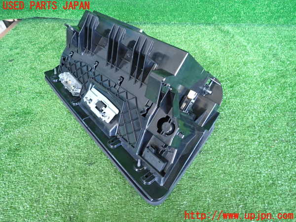 2UPJ-30527516]BMW 320i(PG20)(E90)グローブボックス1 中古_m0002.jpg