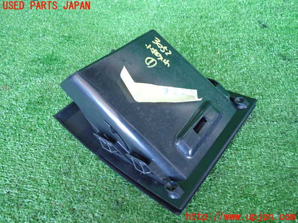 2UPJ-30527841]BMW 320i(PG20)(E90)小物入れ1 中古_m0002.jpg