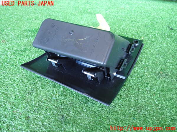 2UPJ-30527841]BMW 320i(PG20)(E90)小物入れ1 中古_m0003.jpg
